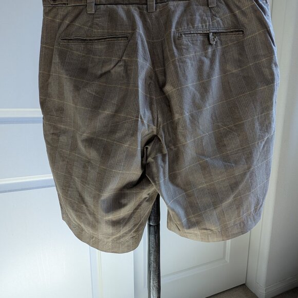Banana Republic Factory Men's Shorts - Picture 2 of 4